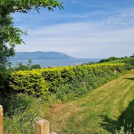 Stunning Location, Omeath 別荘