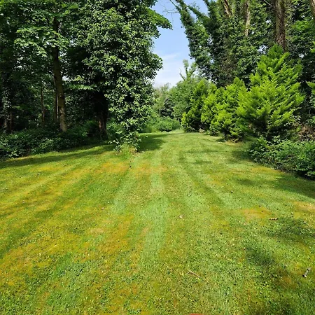 Stunning Location, Omeath O Meith