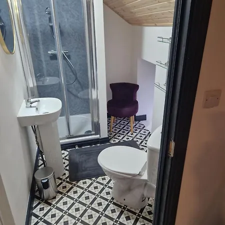 Stunning Location, Omeath O Meith