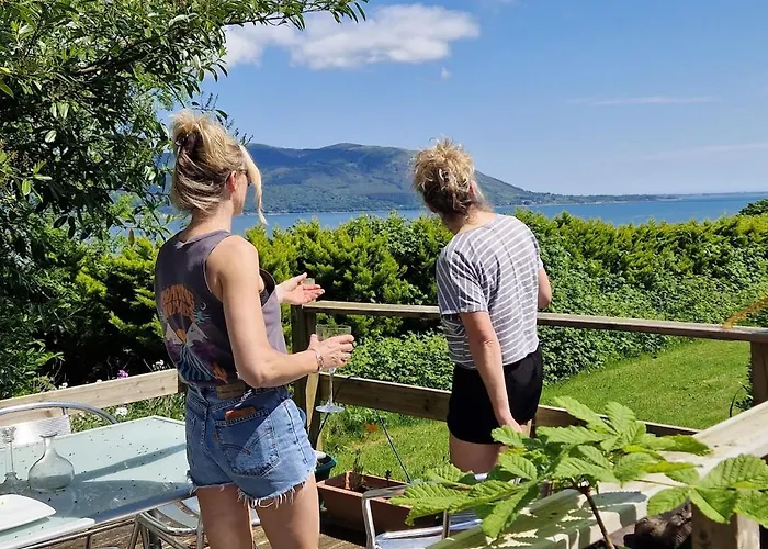 Stunning Location, Omeath O Meith